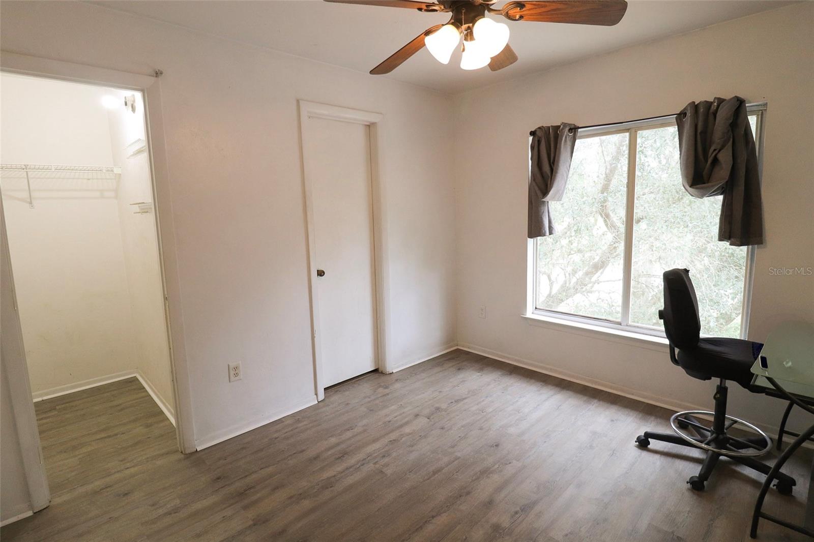 4000 Sw 23rd St #5-307 Room C Property Photo 11