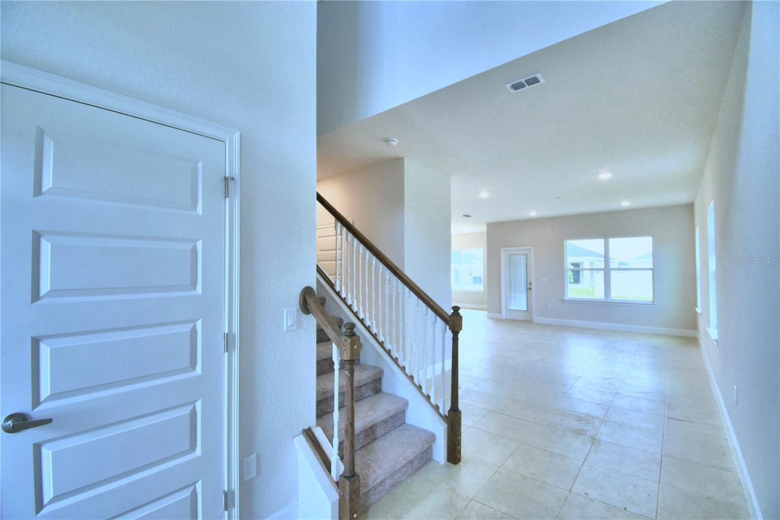 1492 Leamington Ln Property Photo 3
