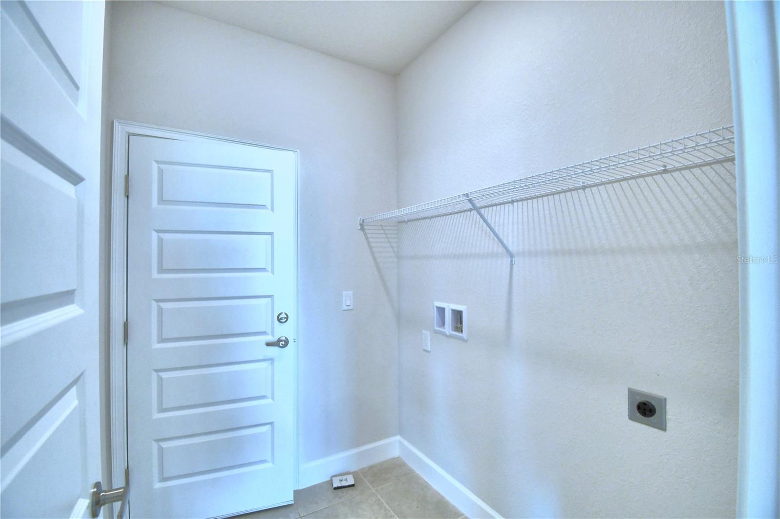 1492 Leamington Ln Property Photo 13