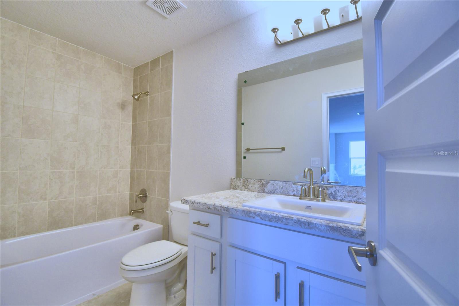 1492 Leamington Ln Property Photo 18