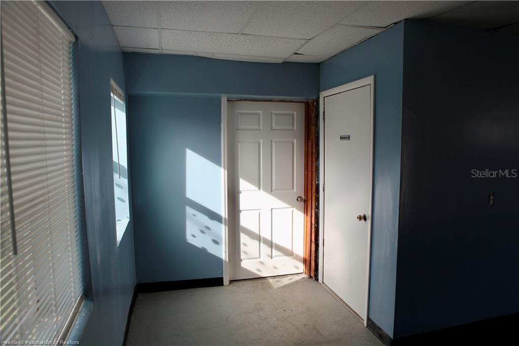 300 N Pine St Property Photo 5