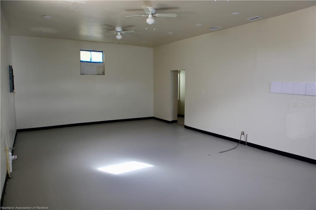 300 N Pine St Property Photo 8