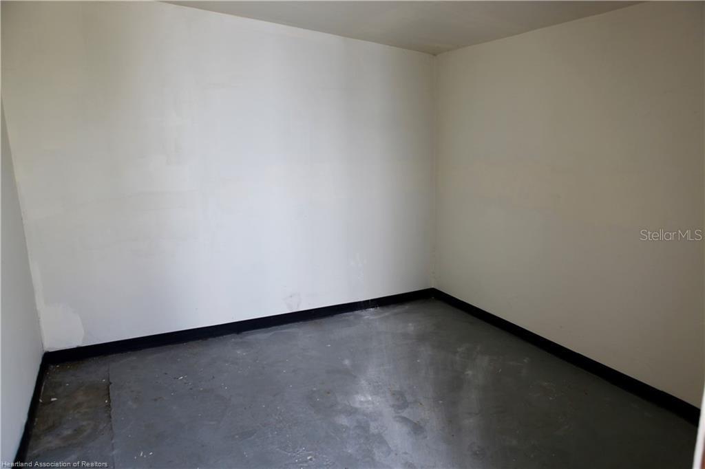 300 N Pine St Property Photo 10