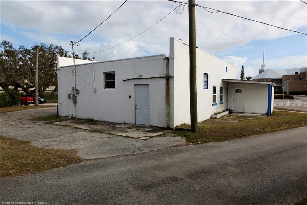 300 N Pine St Property Photo 13