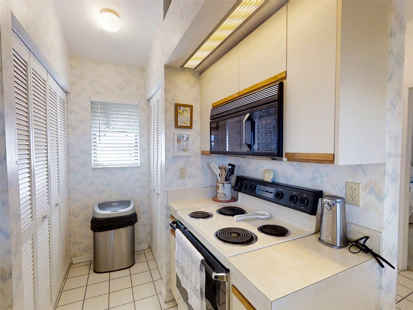 448 Bouchelle Dr #305 Property Photo 9