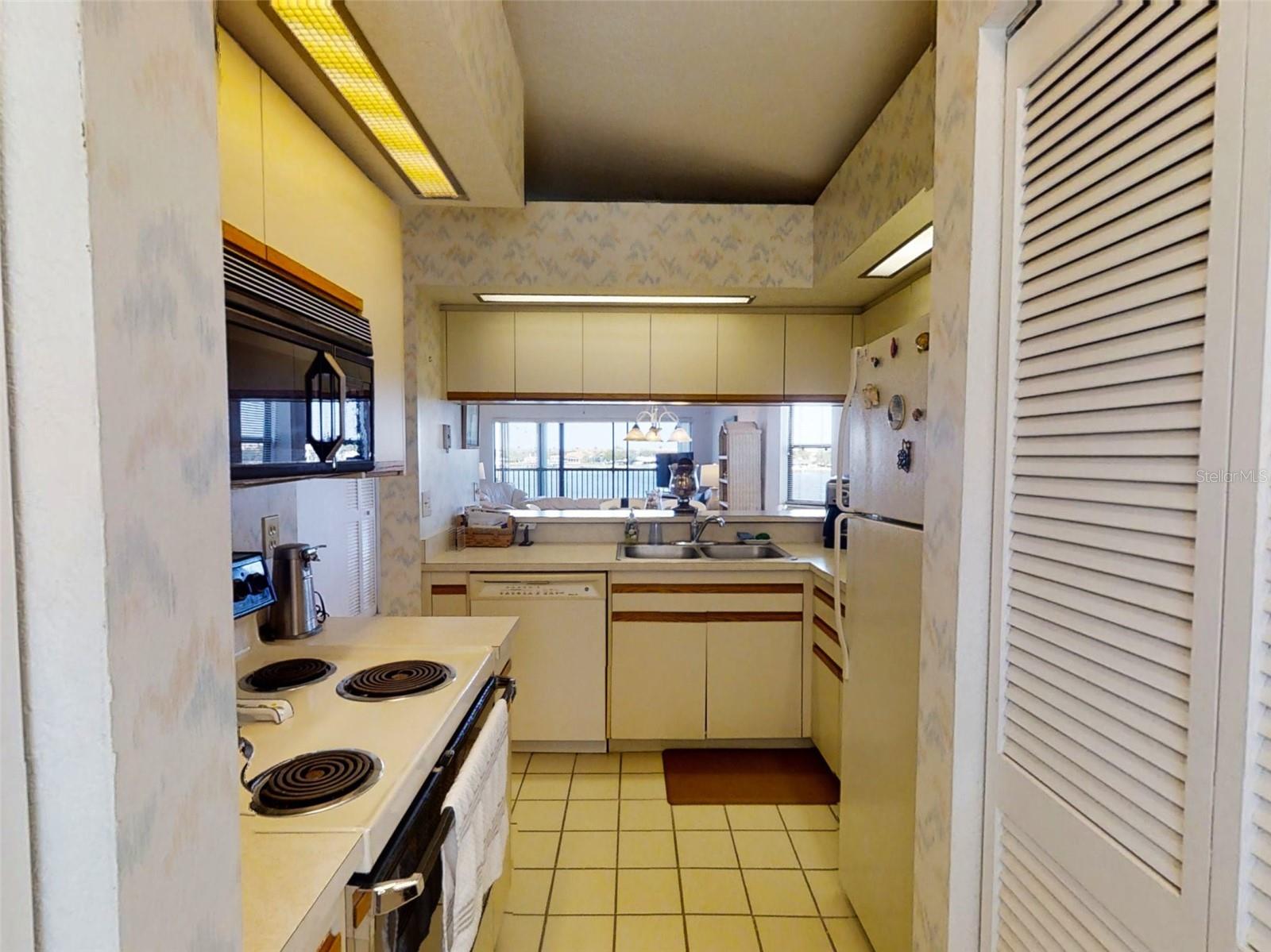 448 Bouchelle Dr #305 Property Photo 10