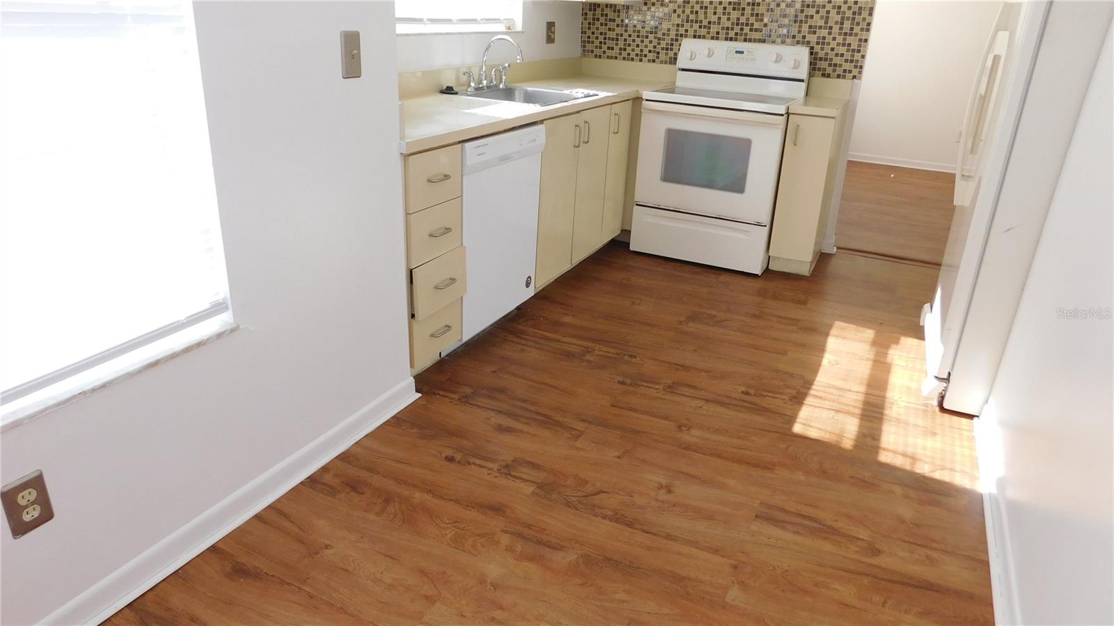 2540 Woodgate Blvd #204 Property Photo 17