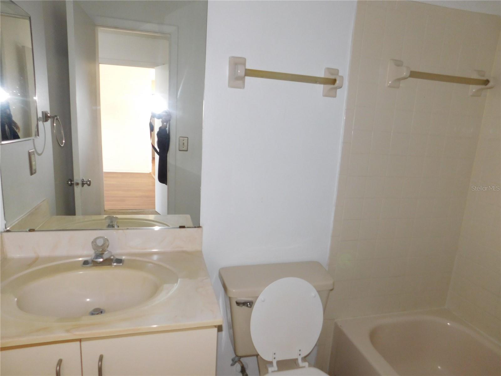 2540 Woodgate Blvd #204 Property Photo 27