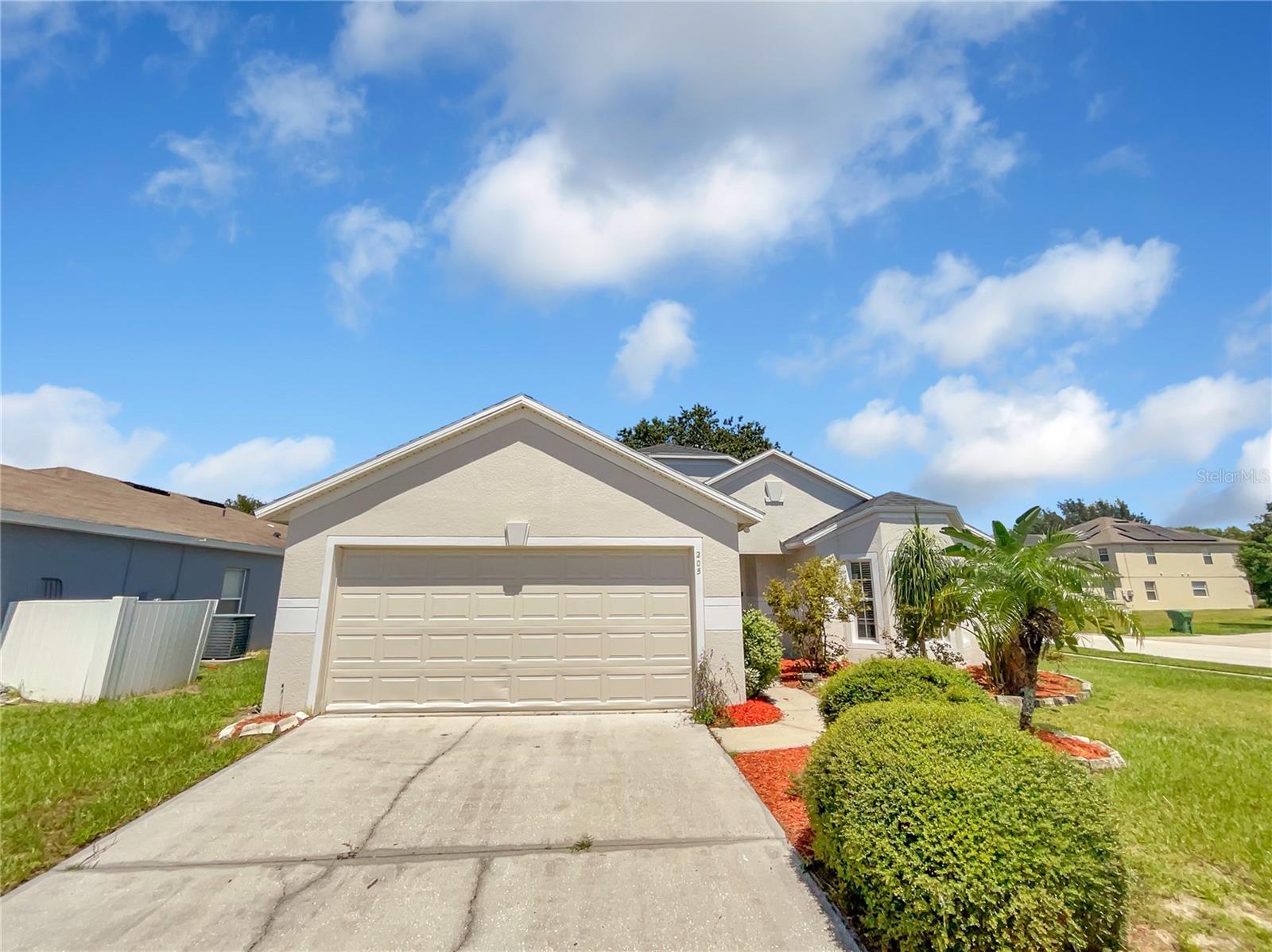 205 Hibiscus St Property Photo 1