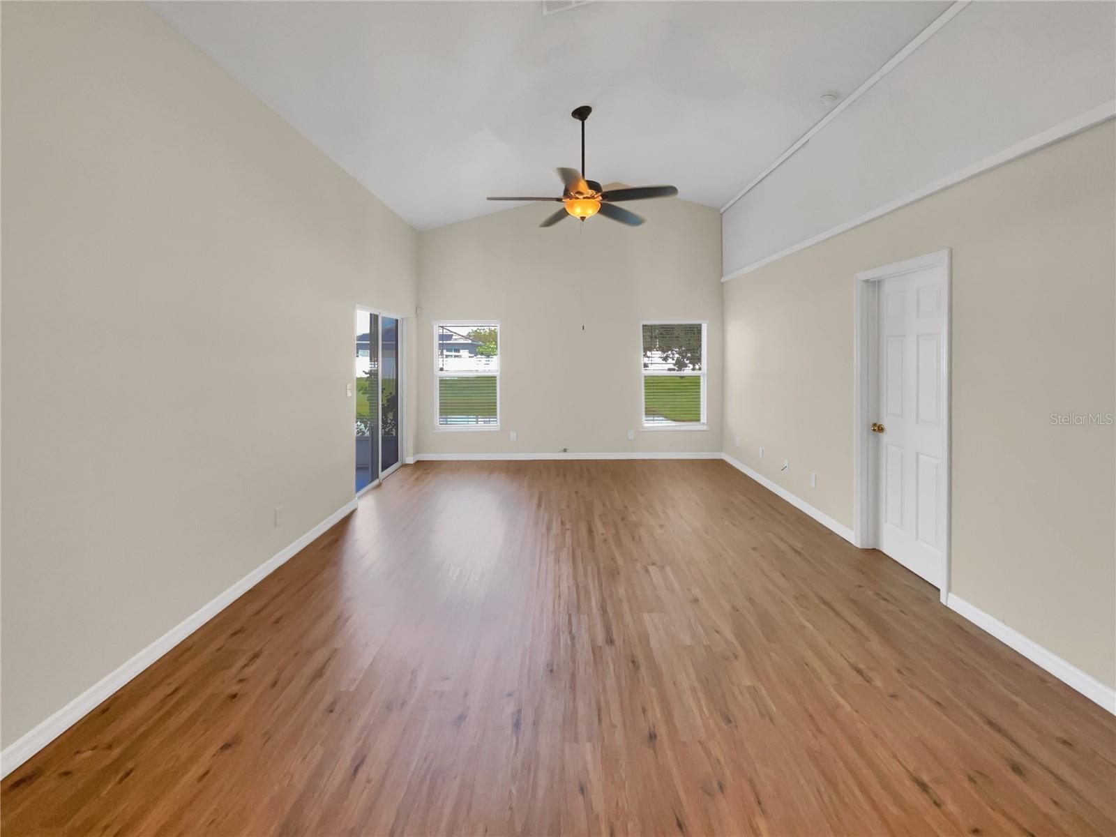 205 Hibiscus St Property Photo 6