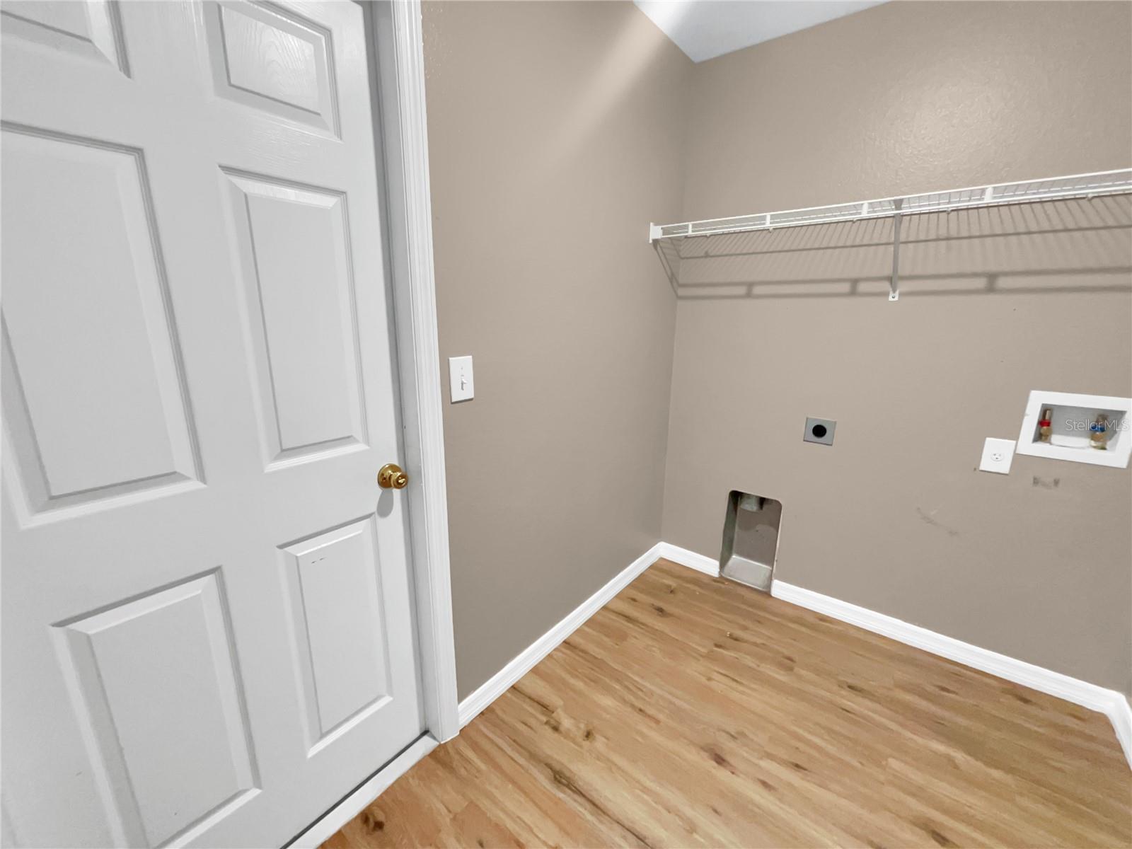 205 Hibiscus St Property Photo 9