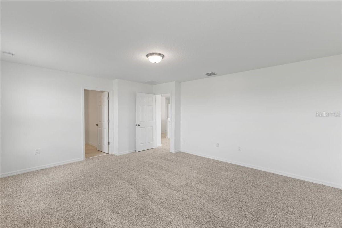 1128 Griffon Ave Property Photo 3