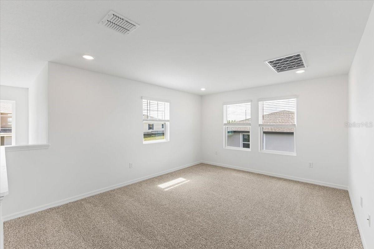 1128 Griffon Ave Property Photo 7