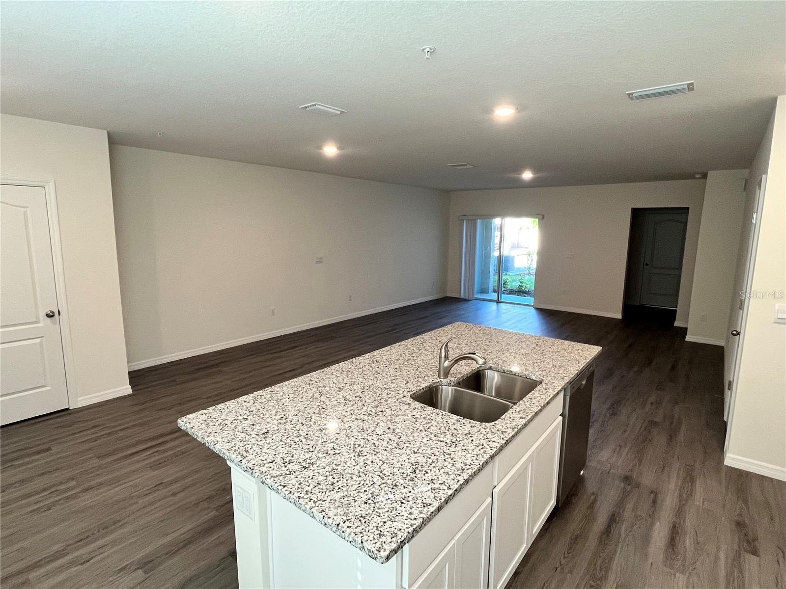 2849 Rotterdam Dr Property Photo 4