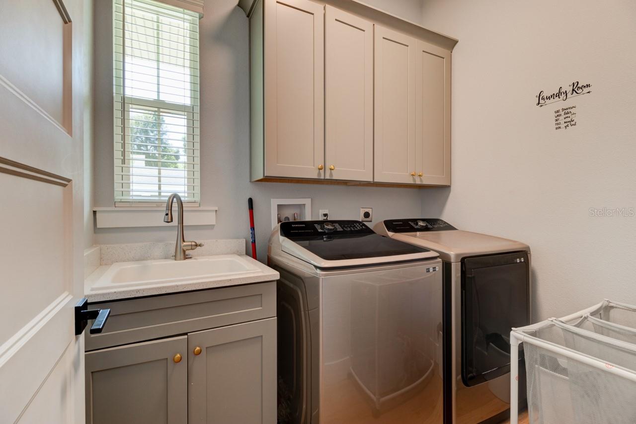 327 W Park St Property Photo 16
