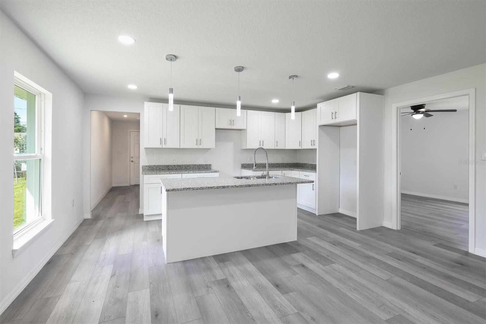 2261 Greenway St Property Photo 4
