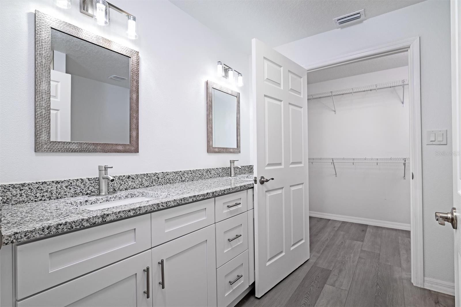 2261 Greenway St Property Photo 15