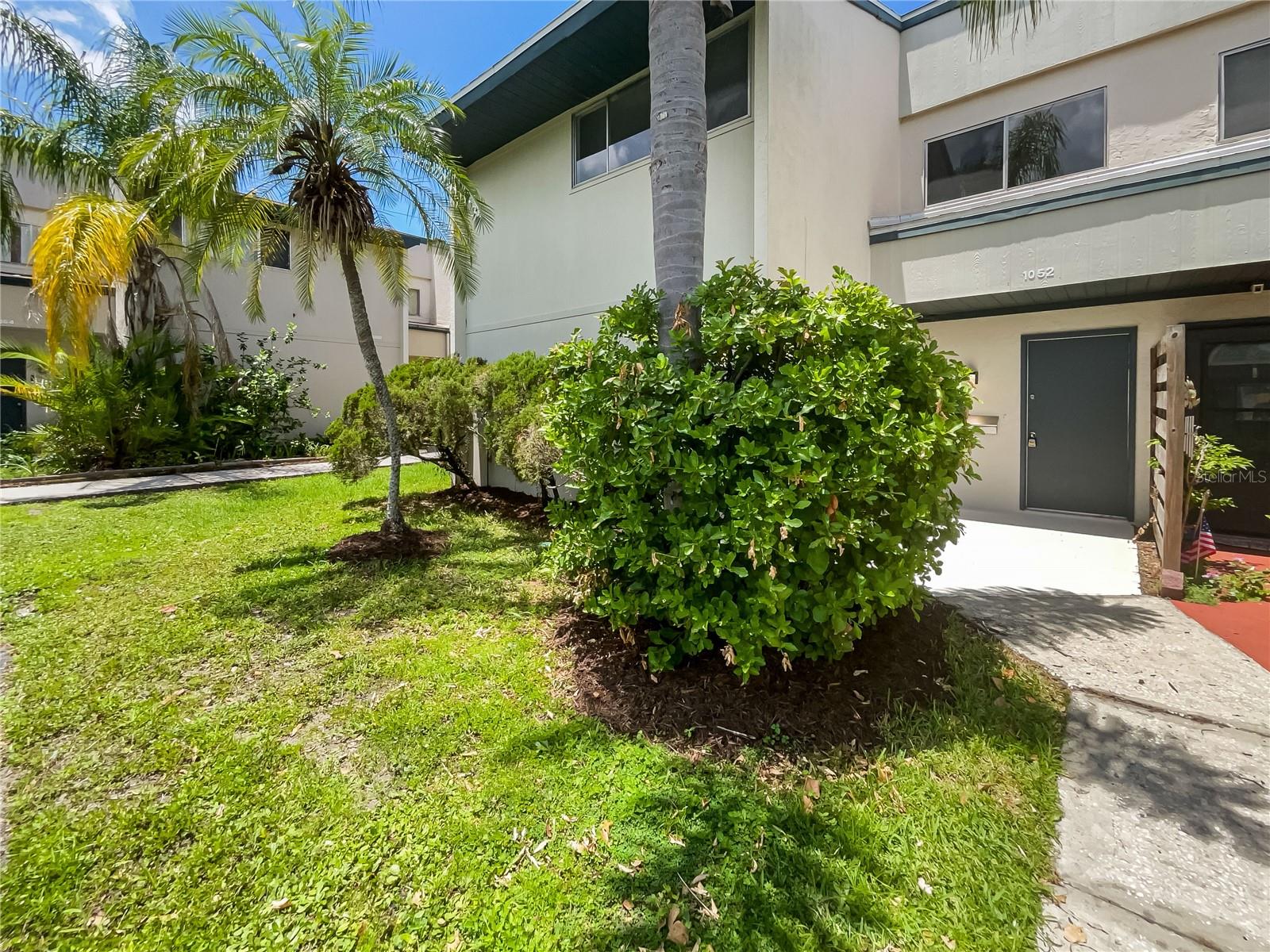 1052 Longfellow Cir Property Photo 1