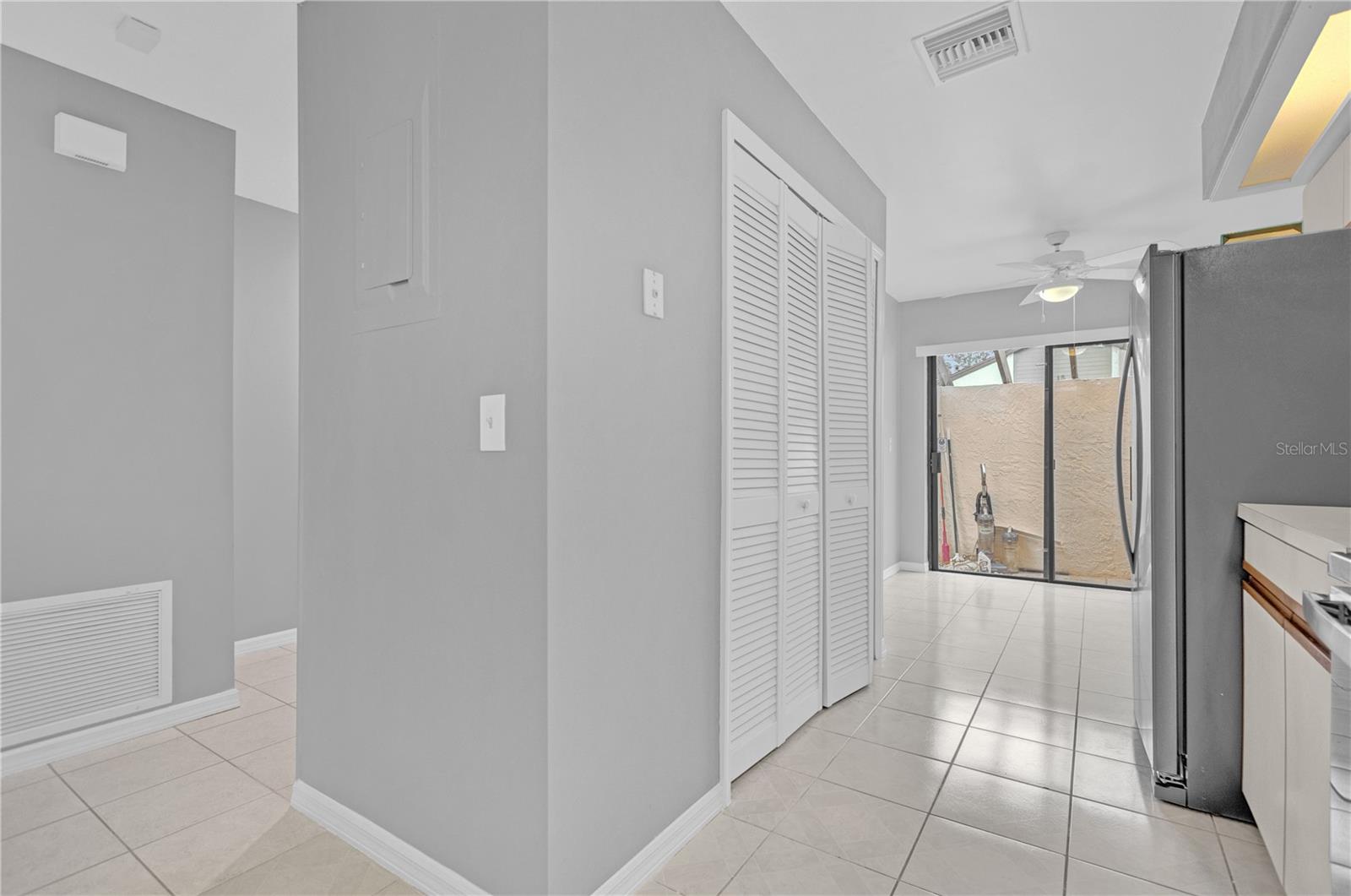 2384 Sun Valley Cir Property Photo 7