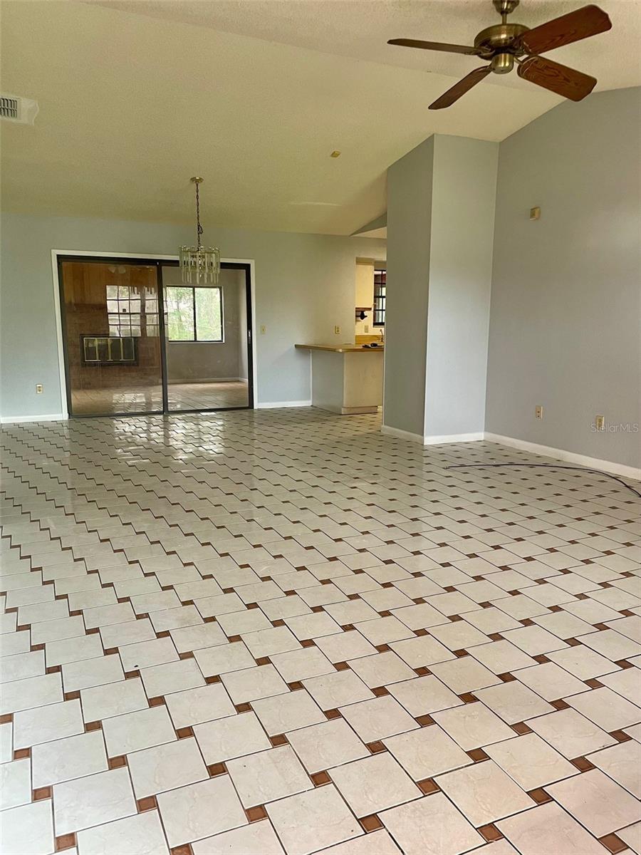 9273 Spring Rd Property Photo 12