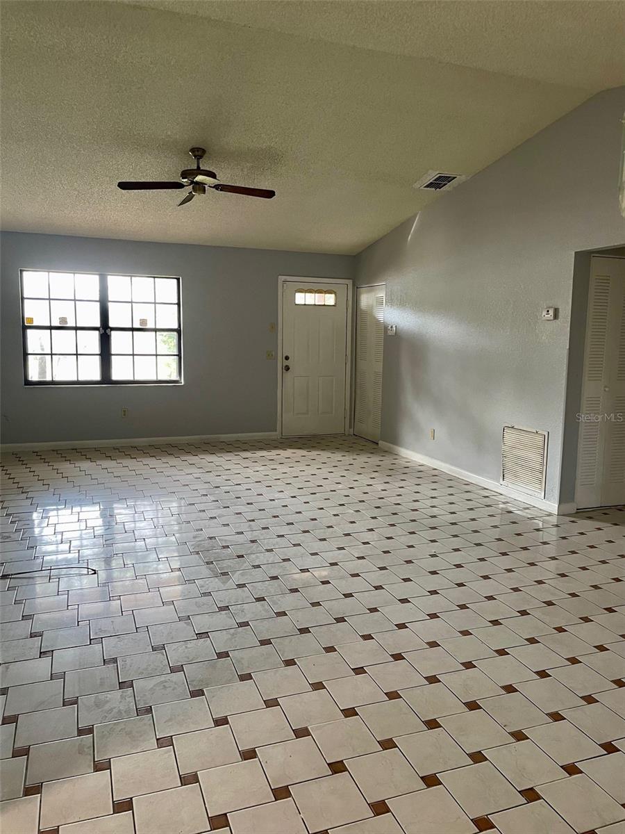 9273 Spring Rd Property Photo 13