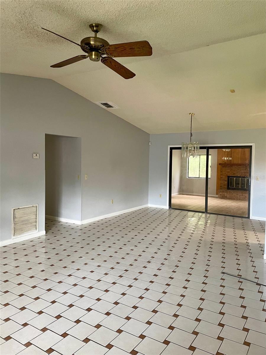 9273 Spring Rd Property Photo 14