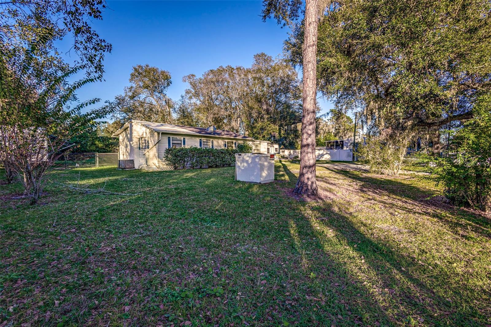 1315 W Oak Dr Property Photo 3