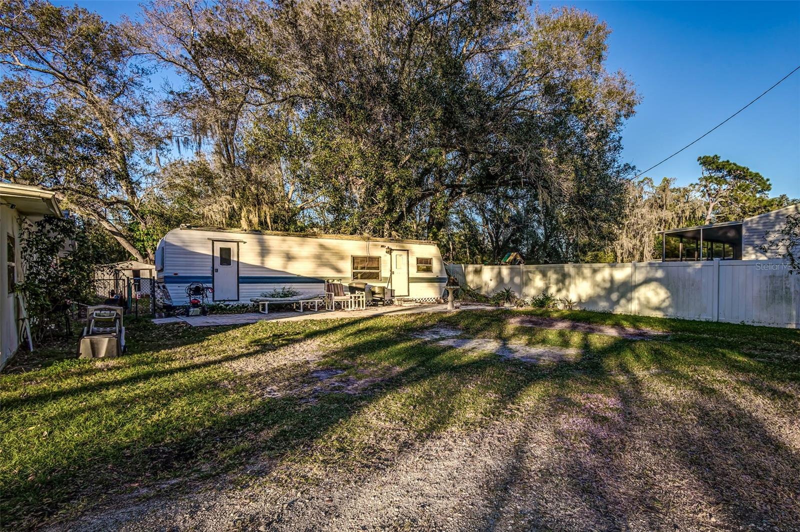 1315 W Oak Dr Property Photo 5