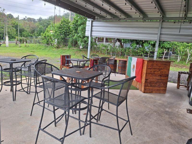 2 Carr Pr Property Photo 3