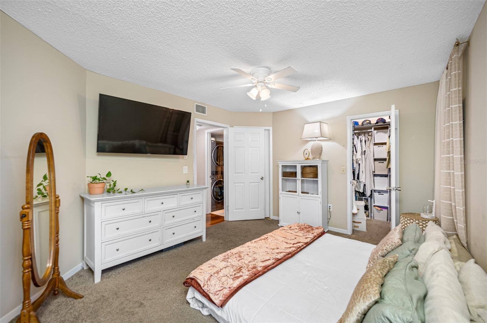 5712 Biscayne Ct #105 Property Photo 18