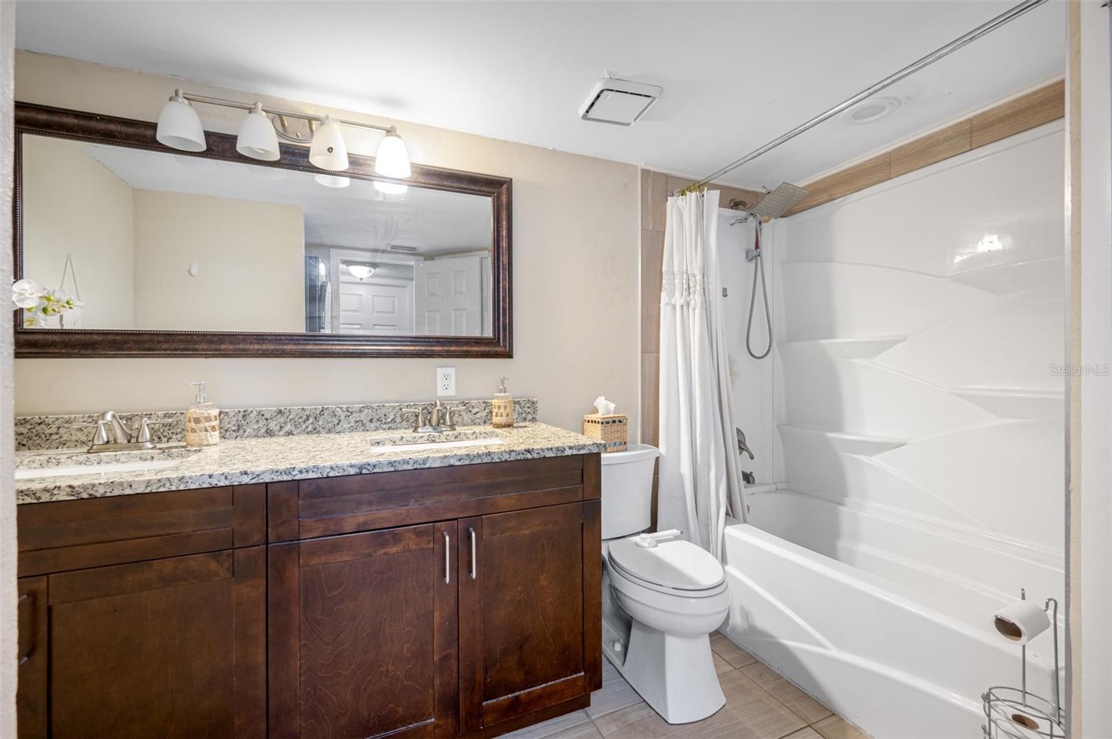 5712 Biscayne Ct #105 Property Photo 24