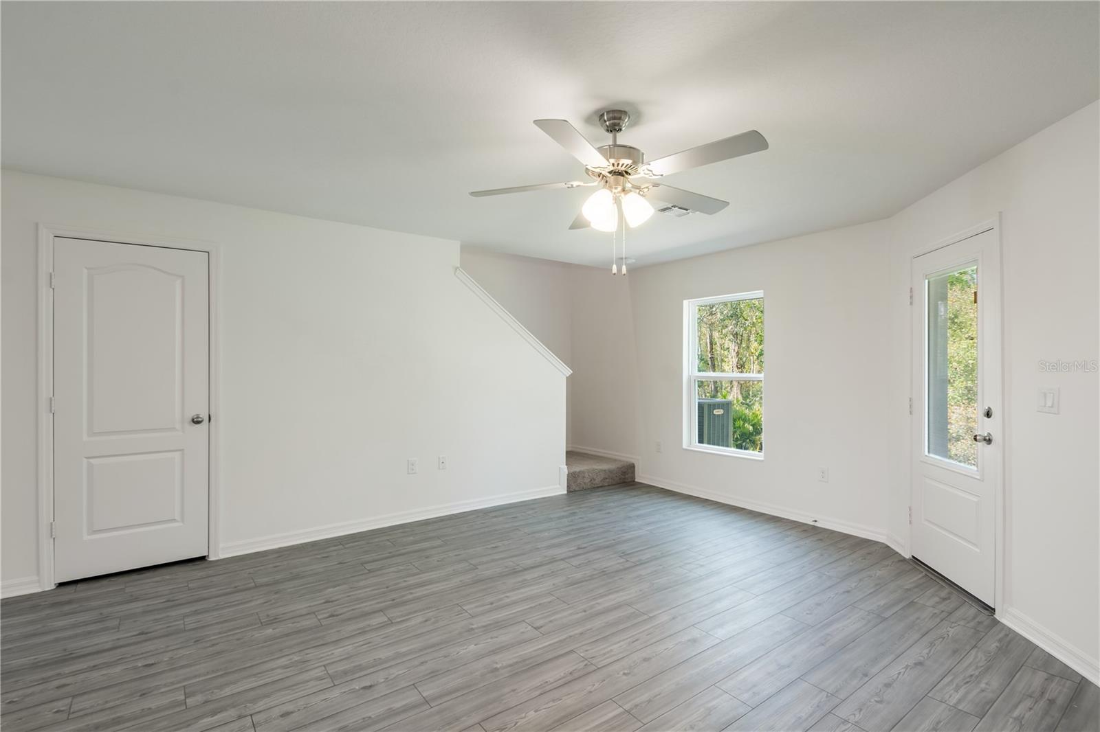 572 Bay Leaf Dr Property Photo 7