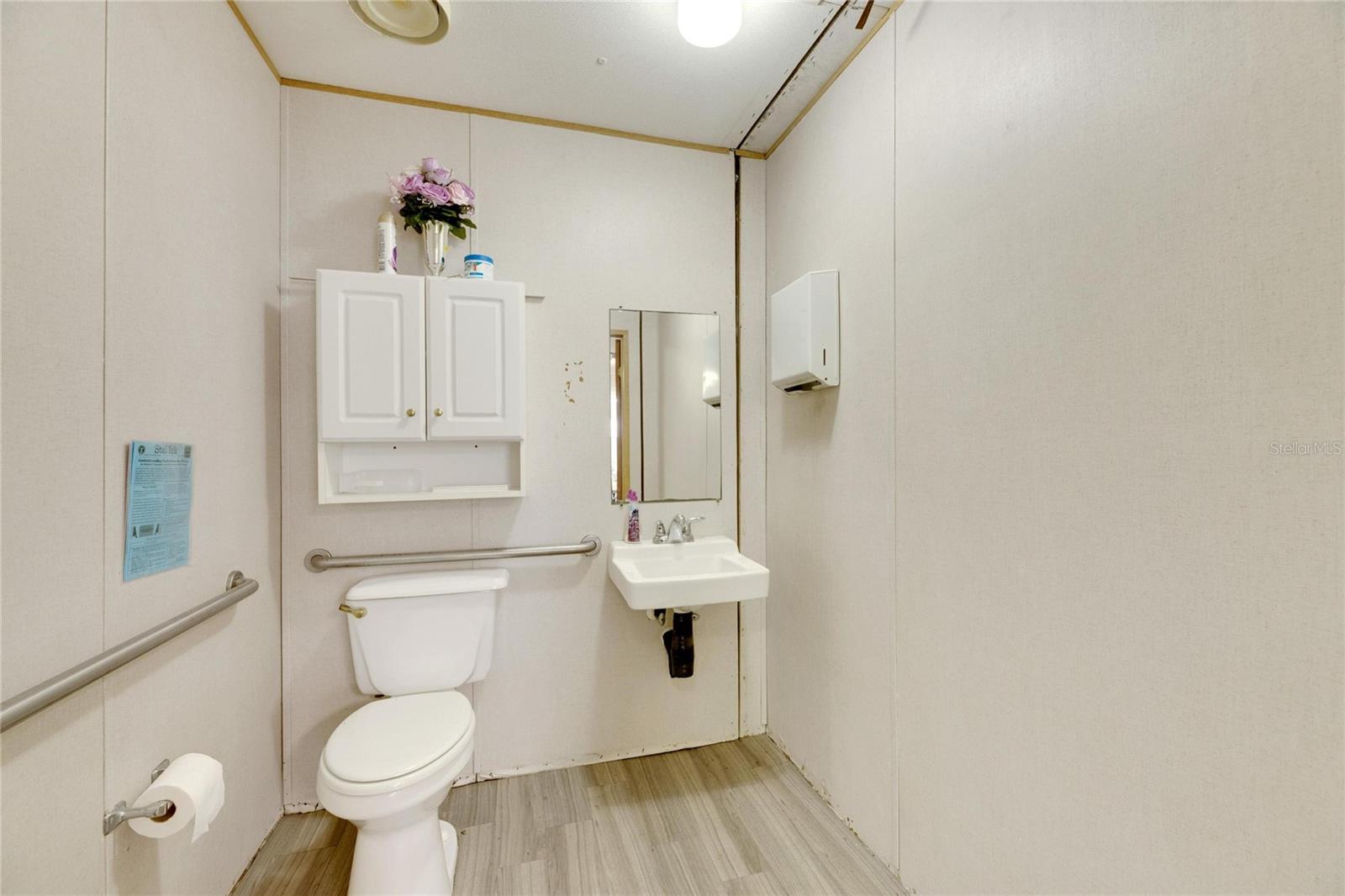 3001 S Kings Ave Property Photo 42