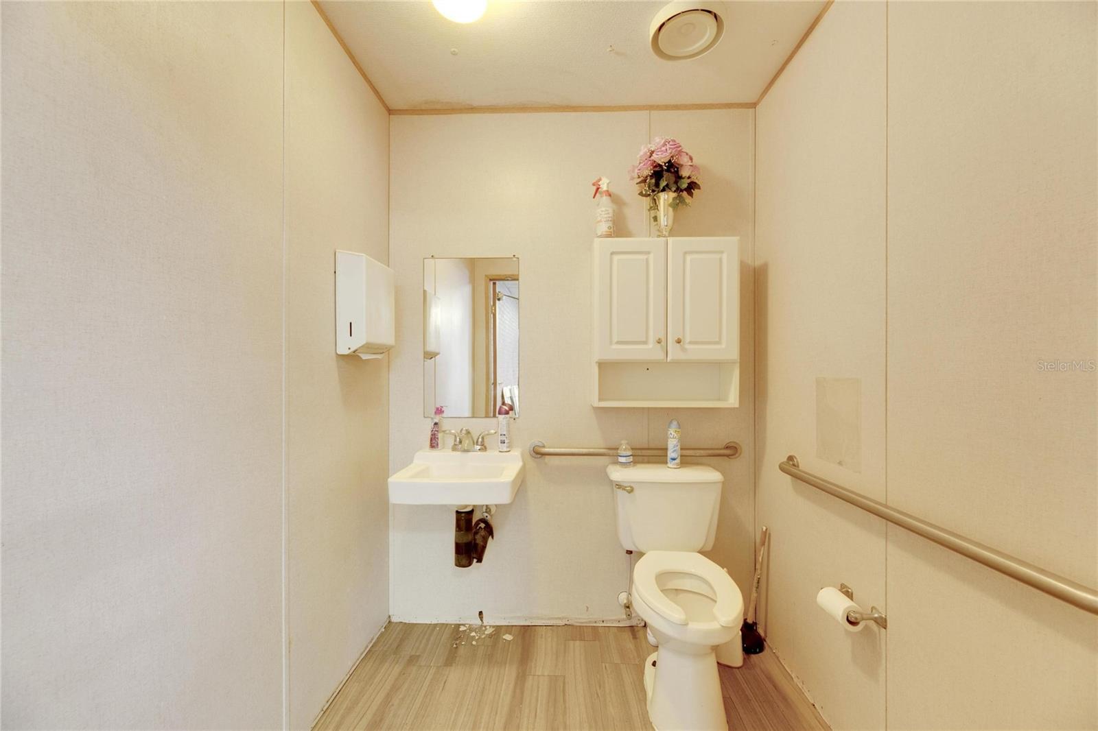 3001 S Kings Ave Property Photo 43