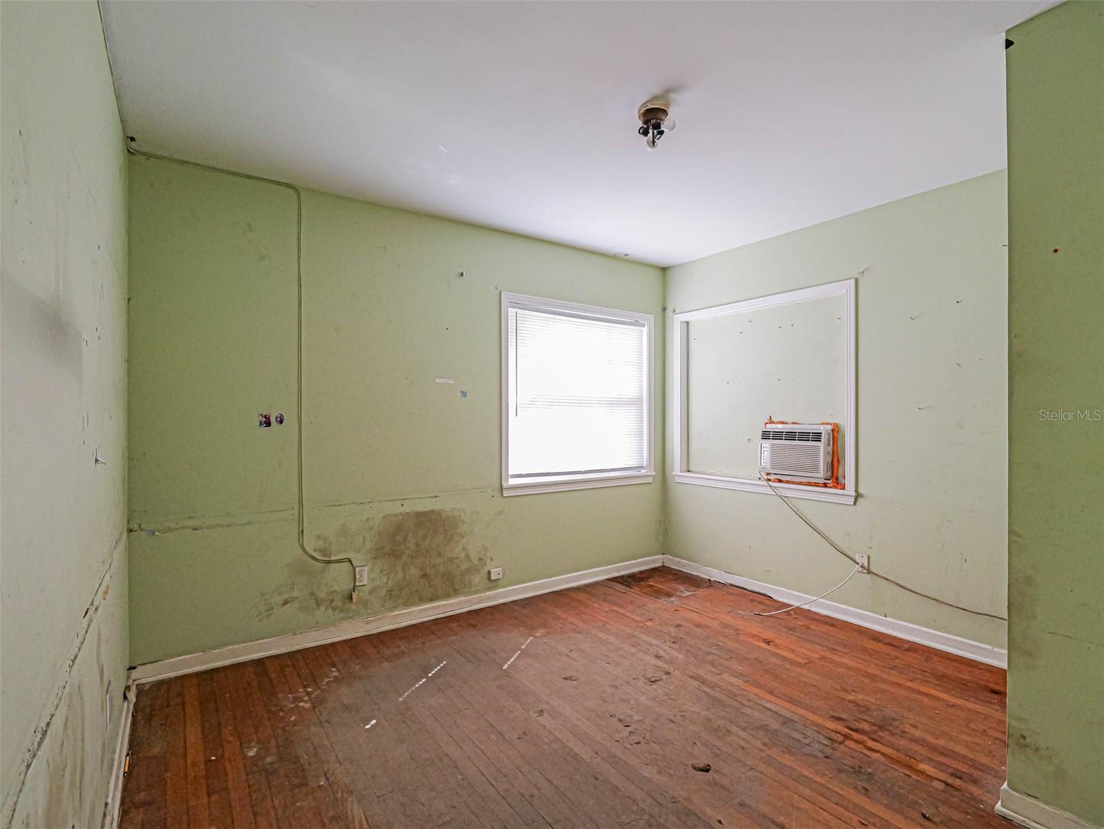 690 6th Ave Property Photo 14