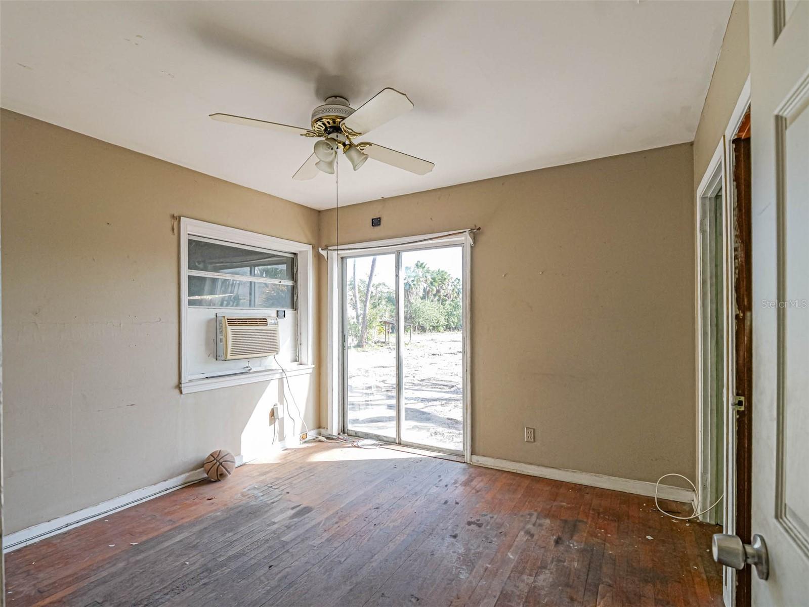690 6th Ave Property Photo 15