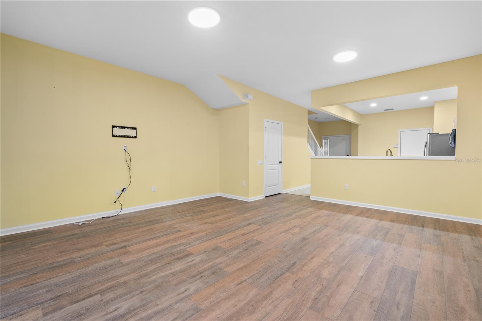 2619 Redford Way Property Photo 10