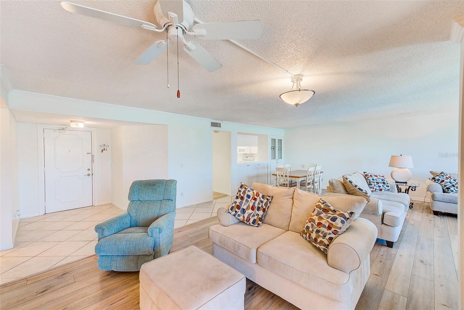 736 Island Way #404 Property Photo 10