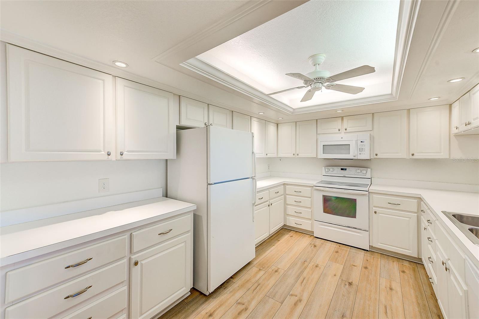 736 Island Way #404 Property Photo 15