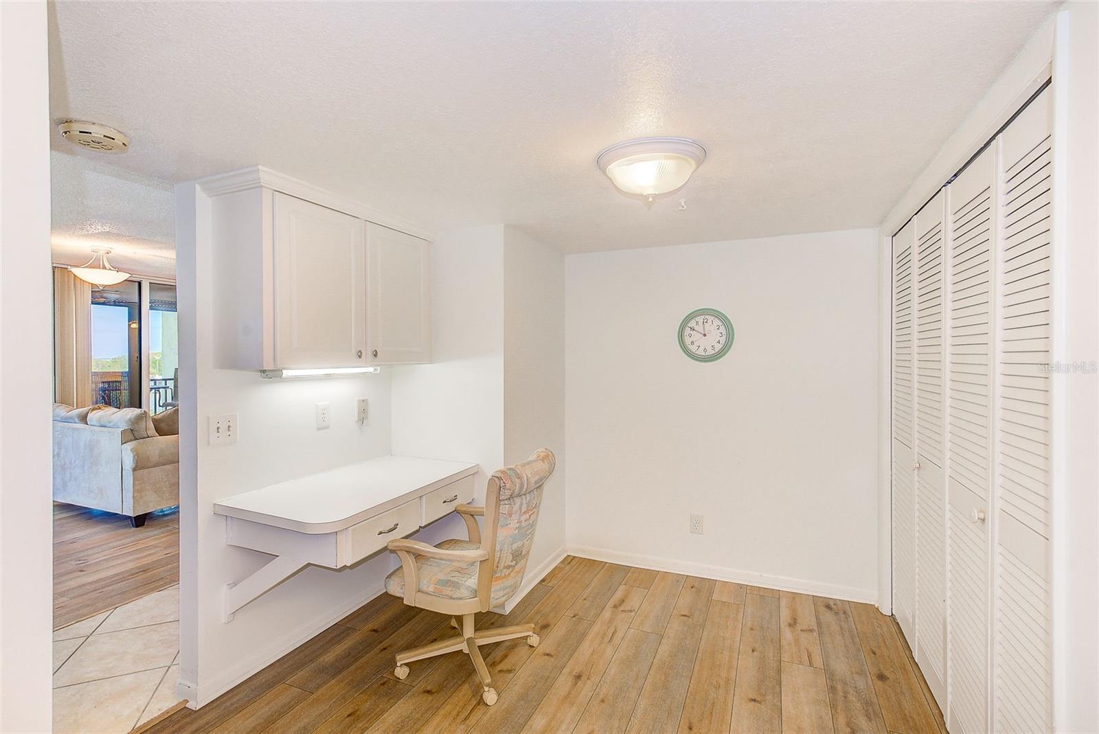 736 Island Way #404 Property Photo 19