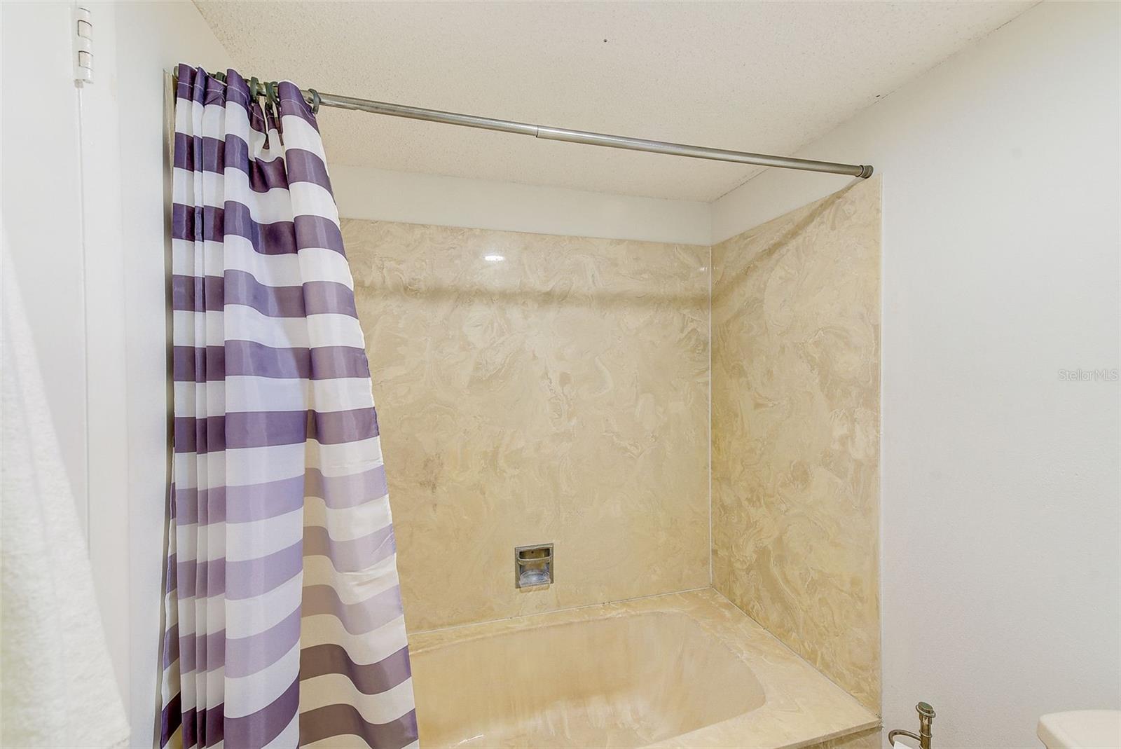 736 Island Way #404 Property Photo 27