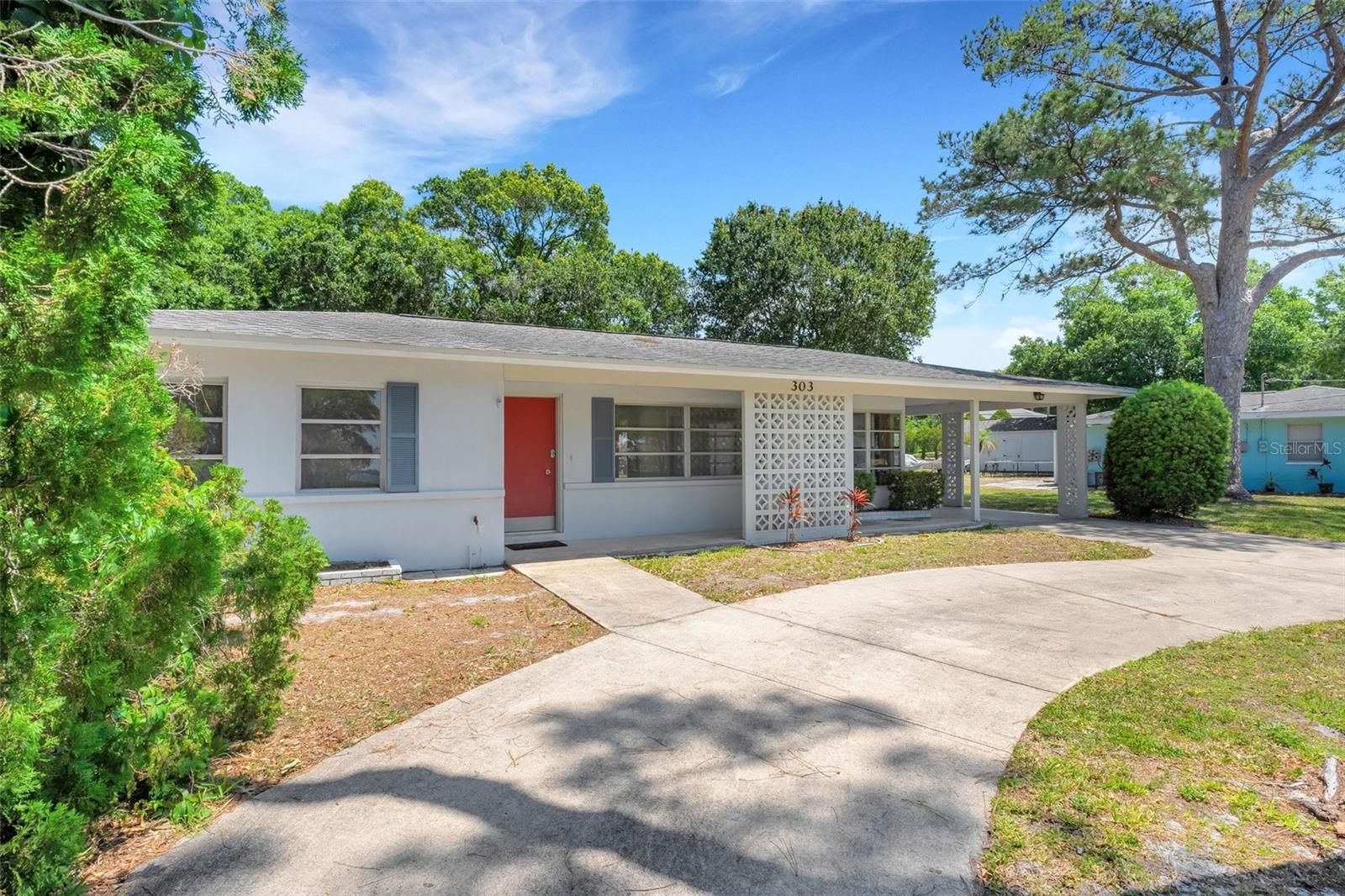 303 Shore Dr W Property Photo 1