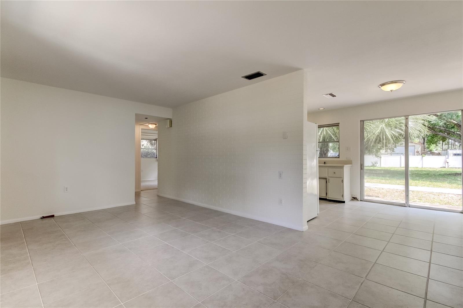 303 Shore Dr W Property Photo 11