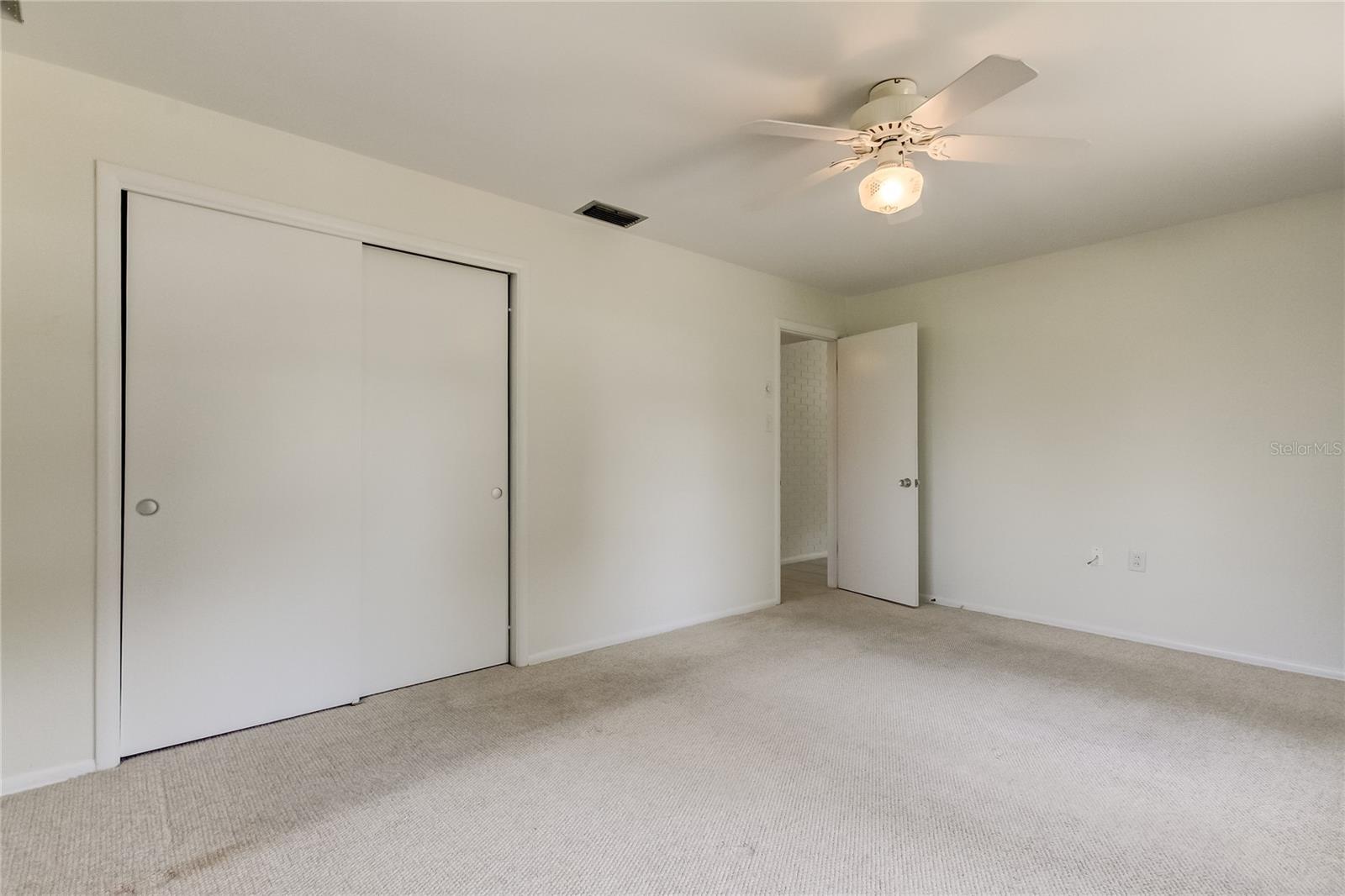 303 Shore Dr W Property Photo 25