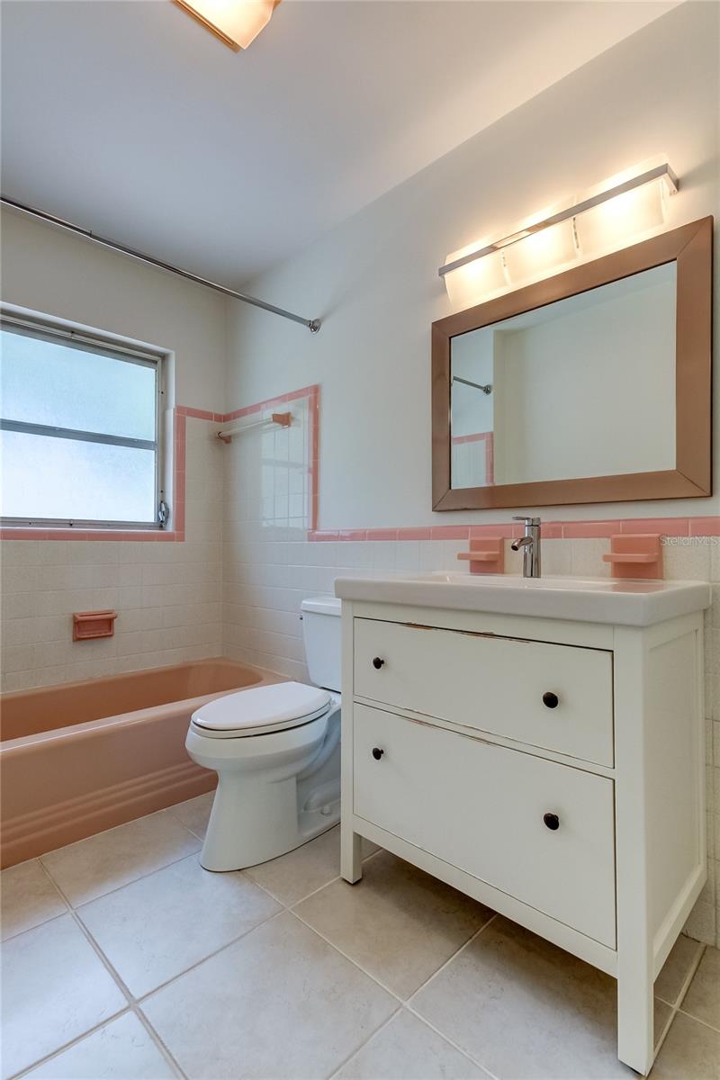 303 Shore Dr W Property Photo 33