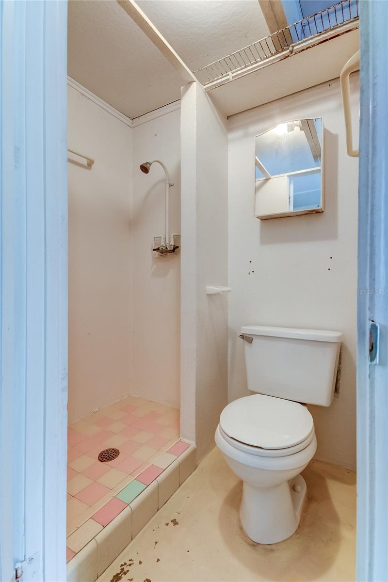 303 Shore Dr W Property Photo 35