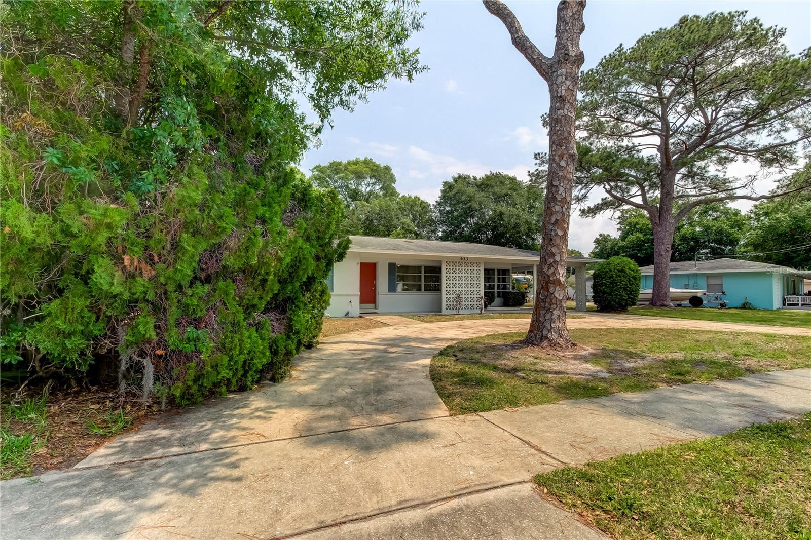 303 Shore Dr W Property Photo 38