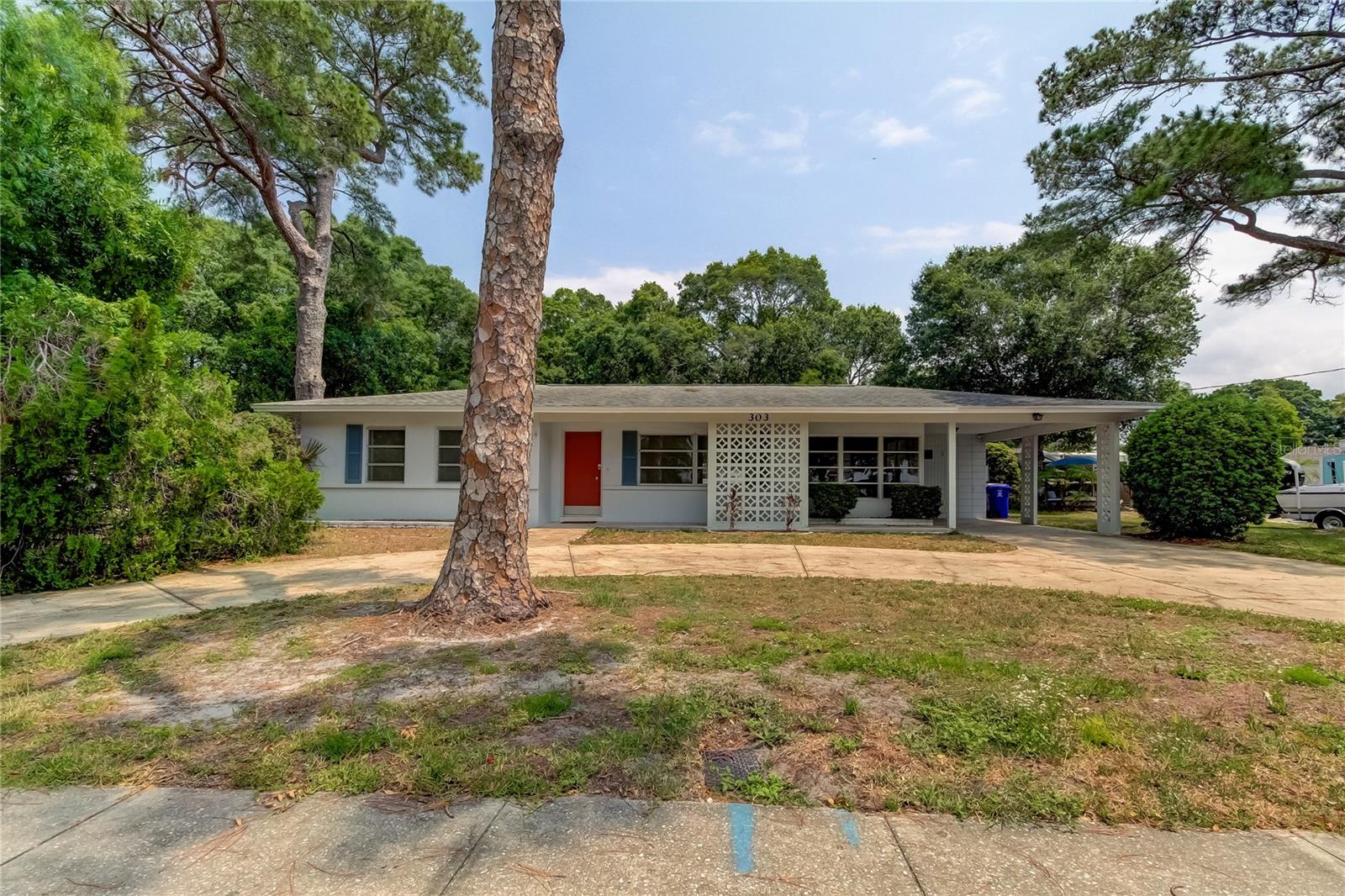 303 Shore Dr W Property Photo 39