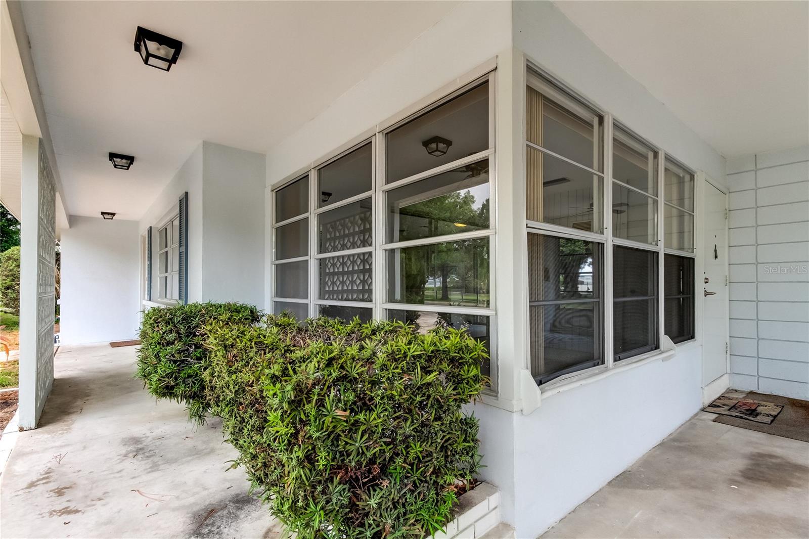 303 Shore Dr W Property Photo 40