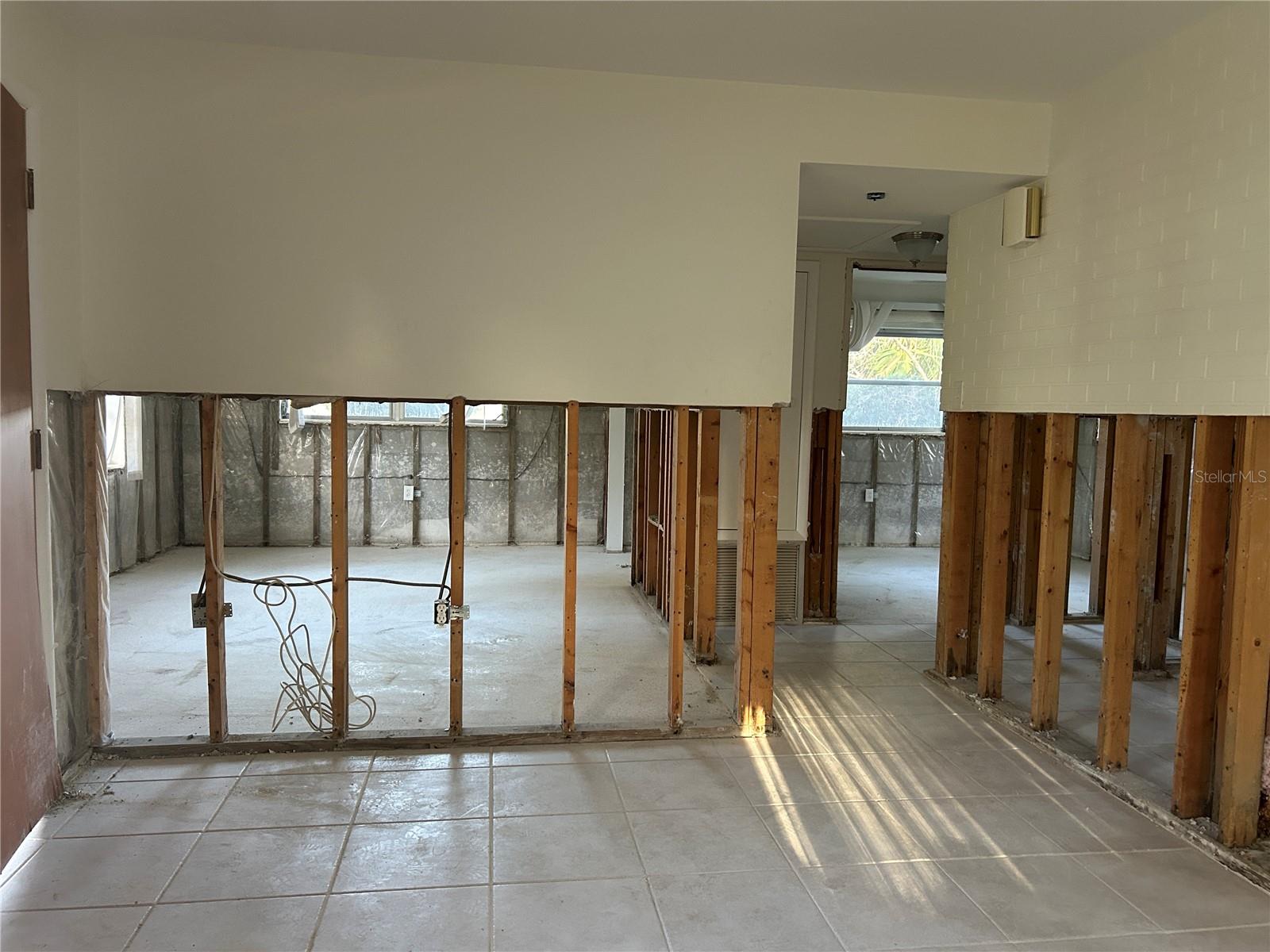 303 Shore Dr W Property Photo 42